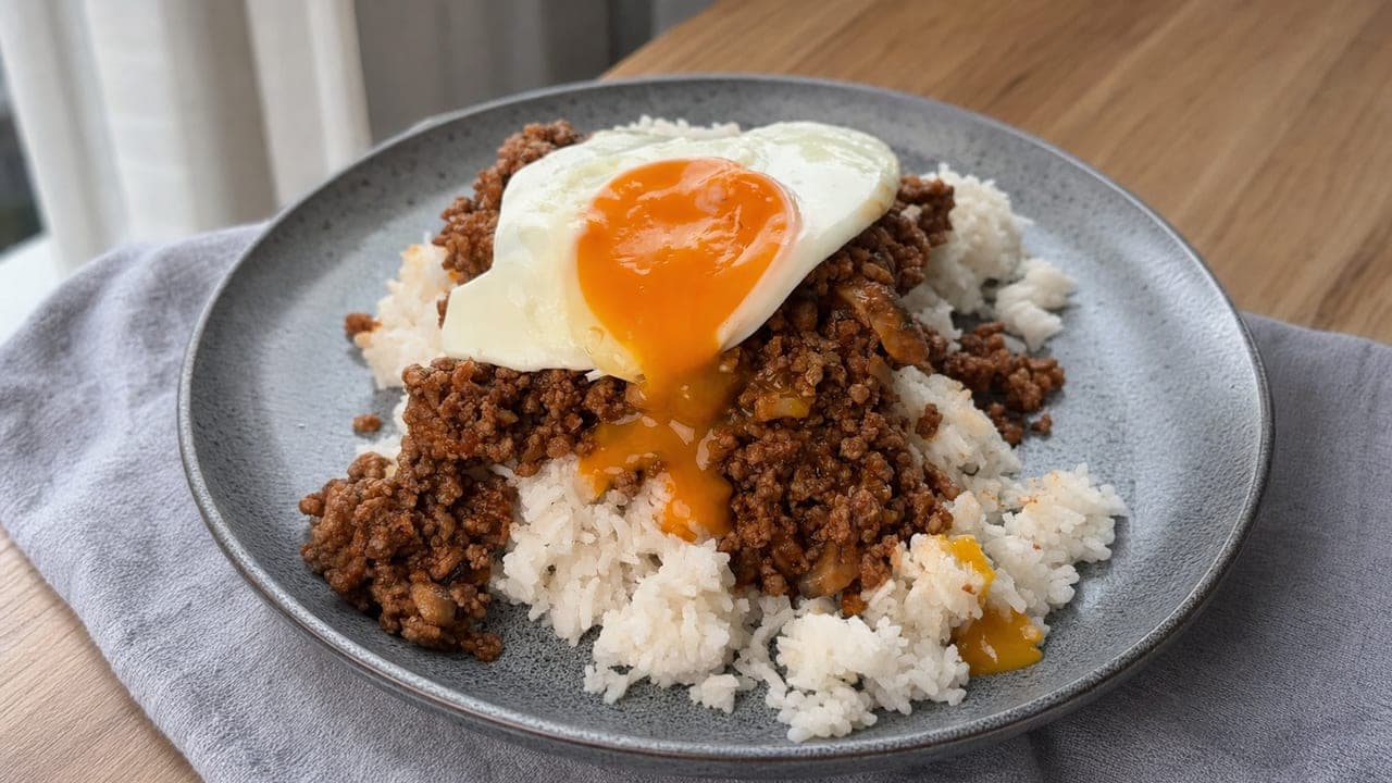 Pikáns darált húsos ragu tükörtojással és rizzsel – Húsos & Egytálételek recept